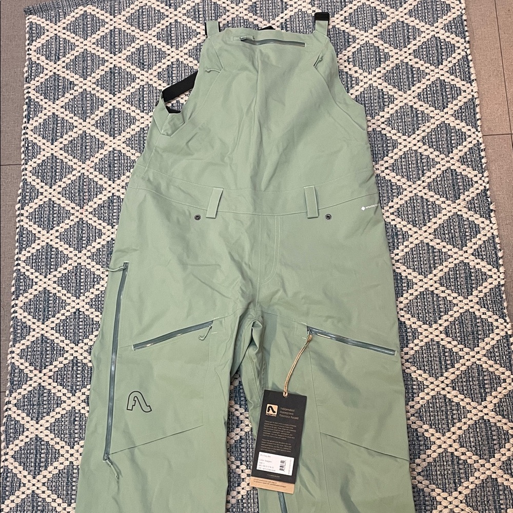 Flylow Foxy bib in Seaglass. Size L.